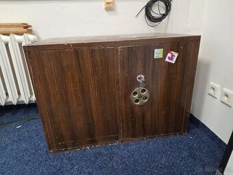 Starý trezor / bezpečnostní skříň A. Jppen – Hradec Králové