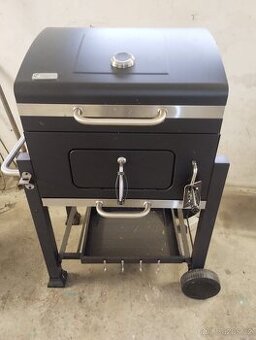 Gril na dřevěné uhlí - nový