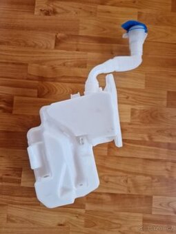 Nádržka odstřikovačů octavia 3, superb 3 ,audi a3, seat leon