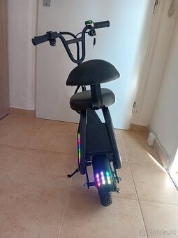 Dětská elektrická koloběžka