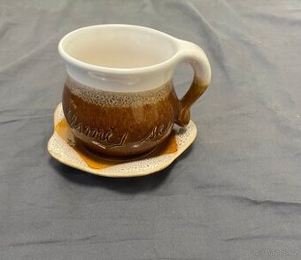 Keramický hrnek s podšálkem „Usměj se“ ☕😊