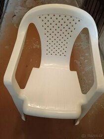 Dětská plastová židlička