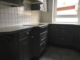 Kuchyně z tmavého dřeva PAULA