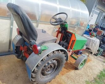 Malotraktor s tažným zařízením - 1