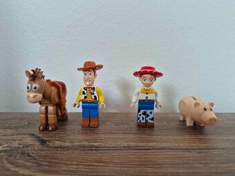 LEGO minifigurky Toy Story (Woody, Jessie, Prasátko, Kůň)