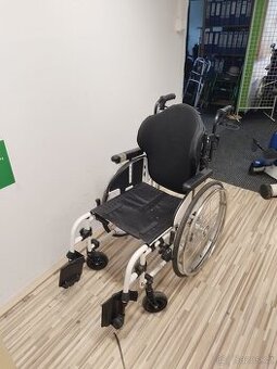 Invalidní vozík, pevná záda, 42cm