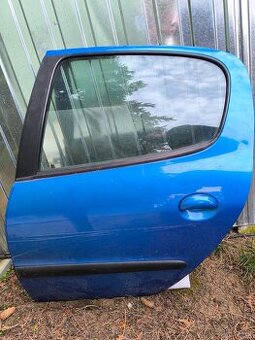 Levé zadní dveře na Peugeot 206