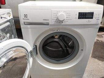 Prodám plně funkční dig.Slim pračku zn. ELECTROLUX--DOVEZU-