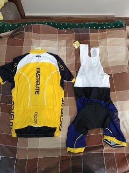 2 cyklistické dresy + cyklo kraťasy