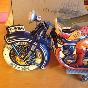 Starý velký plechový motocykl Tippco Made In Germany cca 192