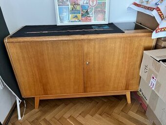 Retro perinak s onyxovou deskou