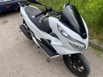 Pronájem skutru v Praze, Honda PCX - 1