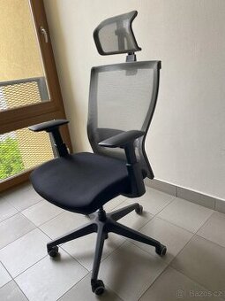 Kancelářská židle Antares s opěrkou hlavy PC 8200,-