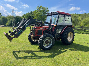 Zetor 4340 s čelním nakladačem s SPZ