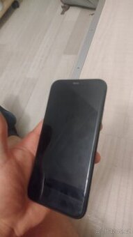 iPhone 11 64GB 79 % battery