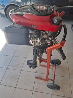 Lodní motor