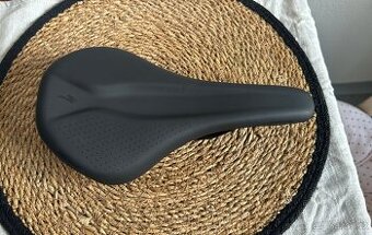 Sedlo Specialized Bridge 143 mm