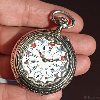 Pánské stříbrné zdobené kapesní tzv. štýrské hodinky. AG