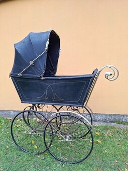 Starožitný kočárek pro miminko č.  633