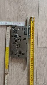 Zadlabací zámek levý pro obyčejný klíč