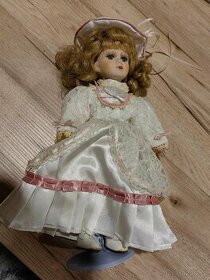Porcelánová panenka