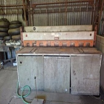 NTE 2000/2,5B tabulové nůžky, rok výroby 1977