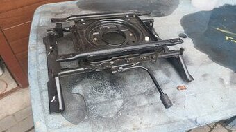 otočná základna autosedačky