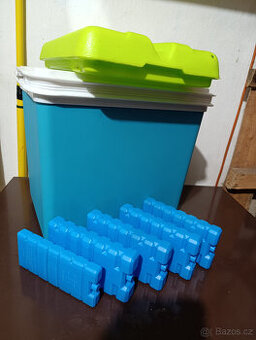 Remoska,  chlebník, zavařovací sklenice