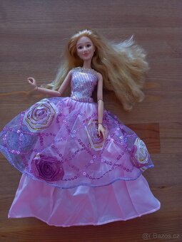 Plně kloubová panenka Mattel