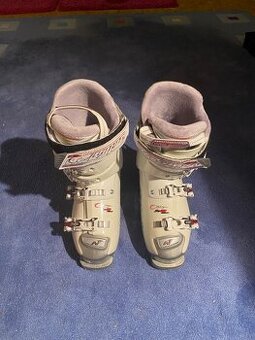 Dámské bílé lyžařské boty Nordica 250-255