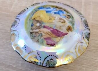 krásná cukřenka nebo dóza na něco porcelán