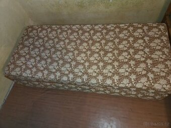 Postel s úložným prostoren