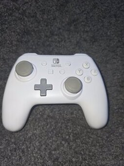 Drátový ovladač PowerA pro Nintendo Switch - bílý