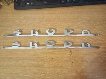 Chromovaný znak, označení, emblém Škoda, veterán
