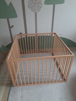 Dětská dřevěná ohrádka