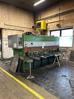 Tabulové nůžky CNTA 3150/10A