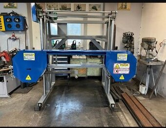 kmenová pásová pila na dřevo