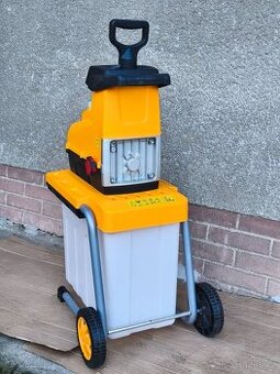 Prodám elektrický tichý Válcový drtič Riwall PRO -2800 W.