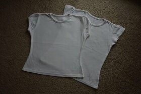 Dvě bavlněná bílá trička - vel. 104 - 1