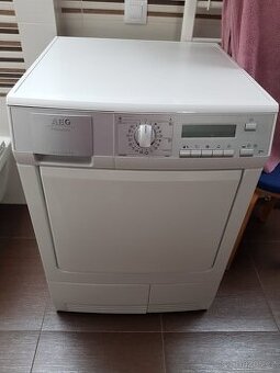Sušička AEG LAVATHERM T59840 (příp. na náhradní díly)