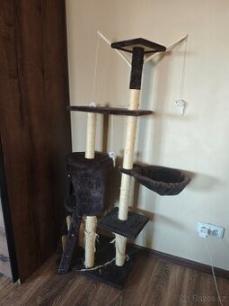 Škrabadlo Magic Cat Mia 140 cm ze SuperZoo
