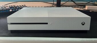 Prodám Xbox One S 1TB – plně funkční