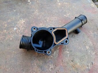 BMW E39 2.8i - příruba termostatu a vodní pumpa