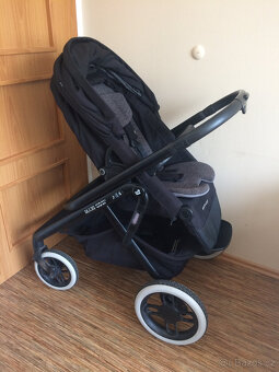 Kočárek Maxi-cosi Lila XP+ Essential Black 2022