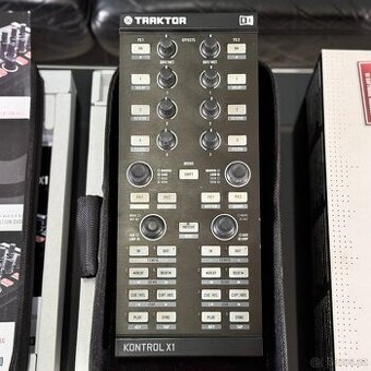 Traktor Kontrol X1 + Přepravní Bag - 1