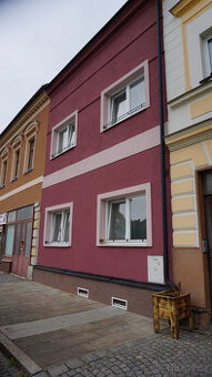 Bytový dům na náměstí v Úpici