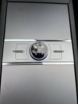 Sexy Knob na Tesla Y Juniper - 1