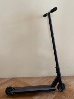 Freestyle koloběžka invent curbside