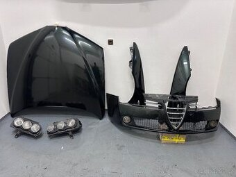 Alfa Romeo 159 přední část vozidla kapota nárazník světla
