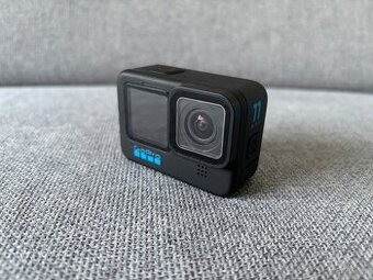 GoPro Hero 11 Black + 3 origo baterie + příslušenství